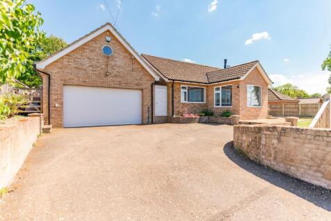 Aslacton Road, Norwich NR16 4 bed detached bungalow for sale
