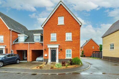 4 bedroom link detached house for sale