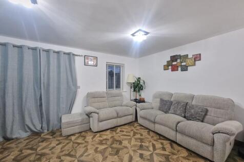 2 bedroom town house for sale