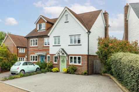 Talbot Mead, Hurstpierpoint BN6 3 bed semi