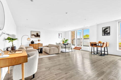 Purbeck Gardens, London SE26 3 bed apartment for sale