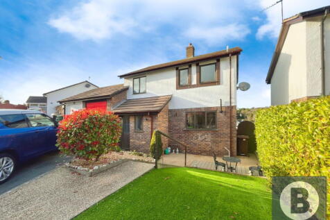 3 bedroom link detached house for sale