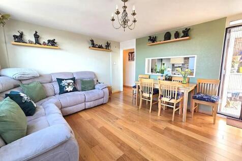 2 bedroom flat for sale
