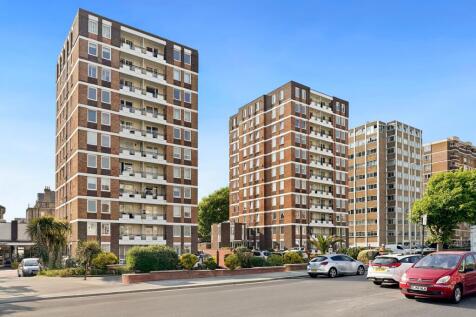 Grand Avenue, Hove, BN3 2 bed flat for sale