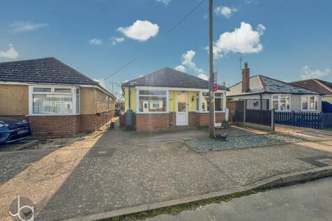 Lodge Road, Harwich CO12 3 bed detached bungalow for sale