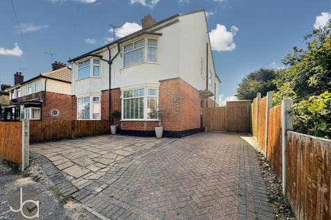 3 bedroom semi-detached house for sale