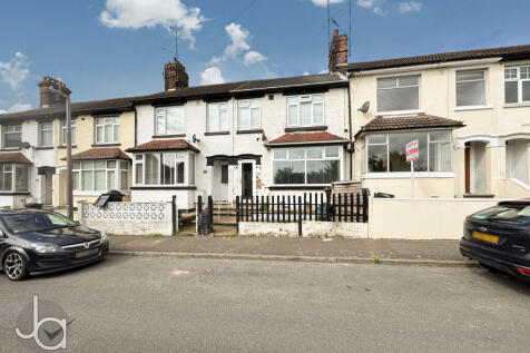 King Georges Avenue, Harwich CO12 3 bed terraced house for sale