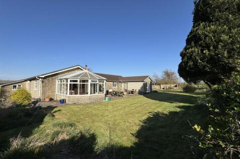 5 bedroom detached bungalow for sale