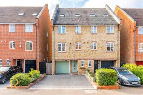 5 bedroom semi-detached house for sale