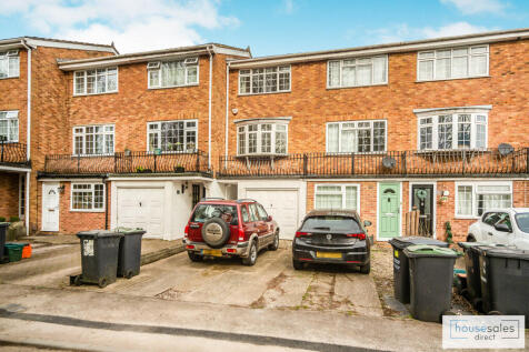 3 bedroom town house for sale