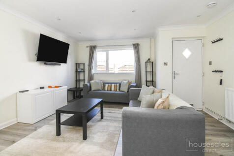 2 bedroom semi-detached bungalow for sale