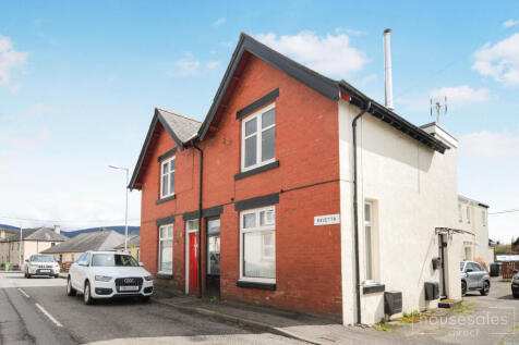 4 bedroom end of terrace house for sale