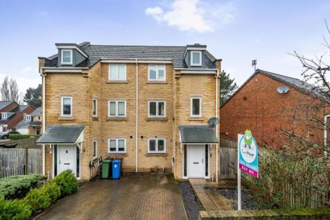 3 bedroom town house for sale