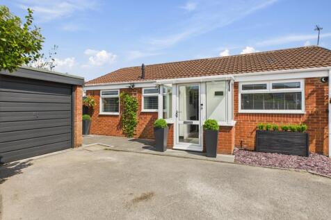 South Ridge, Denton, Manchester, M34 3TJ 2 bed detached bungalow for sale