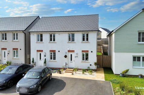 2 bedroom semi-detached house for sale