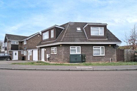 Hunter Drive, Bletchley, Milton Keynes 2 bed detached house for sale
