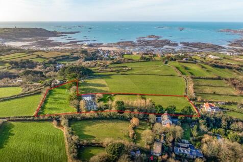 6 bedroom detached house for sale