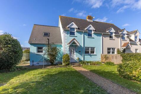 4 bedroom semi-detached house for sale
