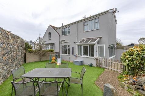 2 bedroom semi-detached house for sale