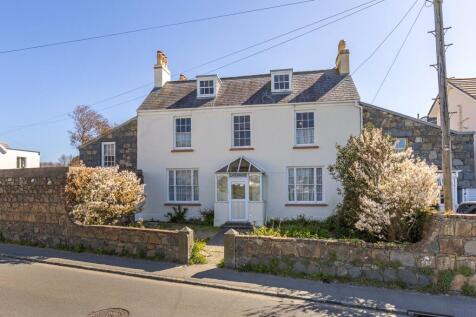5 bedroom semi-detached house for sale