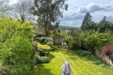 Main Road, Biggin Hill, Westerham... 3 bed semi