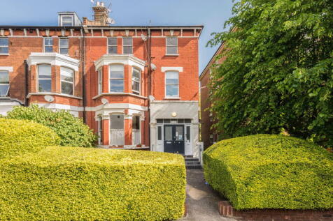 1 bedroom ground floor flat for sale