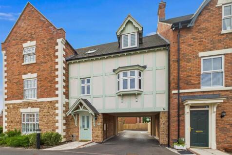 2 bedroom town house for sale