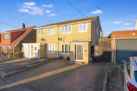 Nelson Avenue, Sheerness ME12 3 bed semi