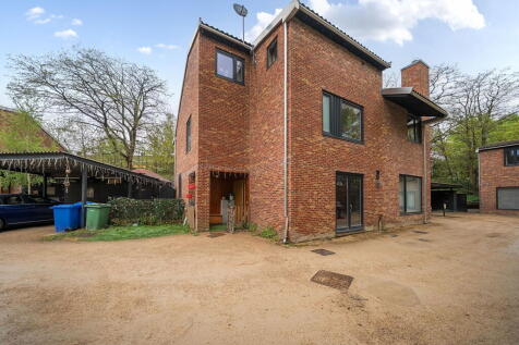 5 bedroom semi-detached house for sale