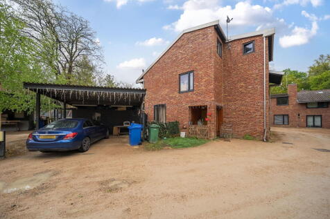 5 bedroom semi-detached house for sale