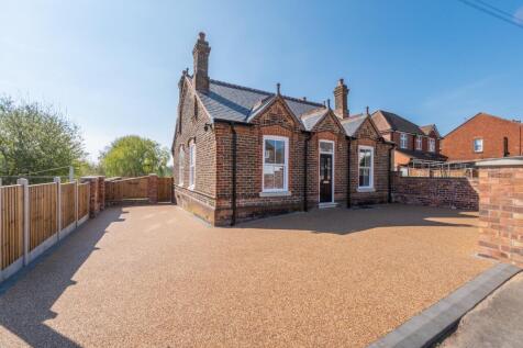 4 bedroom detached bungalow for sale