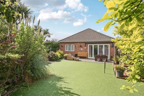 3 bedroom detached bungalow for sale
