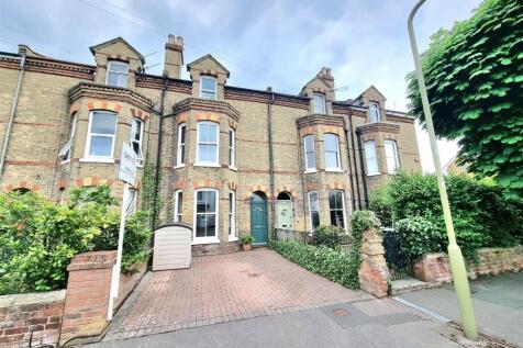 5 bedroom terraced house for sale