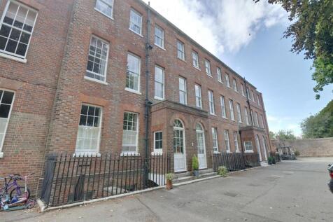 3 bedroom flat for sale
