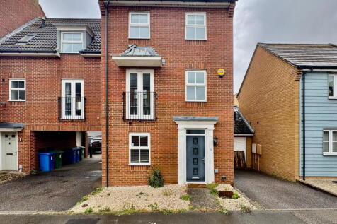 5 bedroom town house for sale