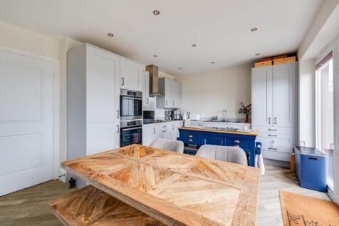4 bedroom semi-detached house for sale