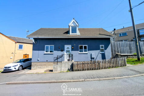 Cefnpennar Road, Cwmbach 3 bed detached house for sale