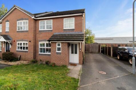 Russell Close, Malvern... 3 bed end of terrace house for sale