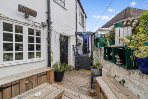 Flat 1, Old Road North, Kempsey... 2 bed coach house for sale