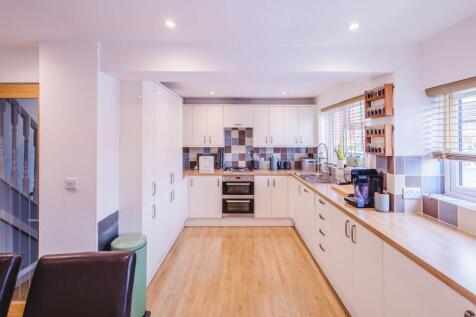 4 bedroom semi-detached house for sale