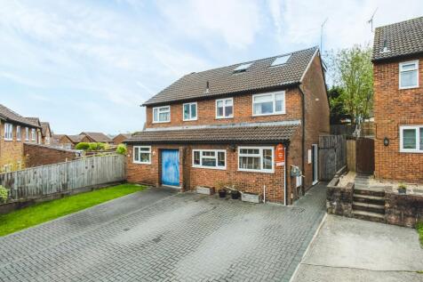 4 bedroom semi-detached house for sale