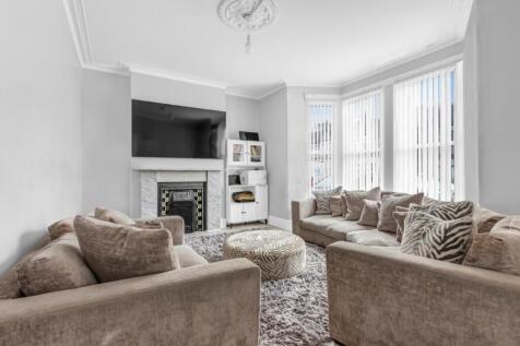 Castleton Road, Ilford, IG3 4 bed end of terrace house for sale