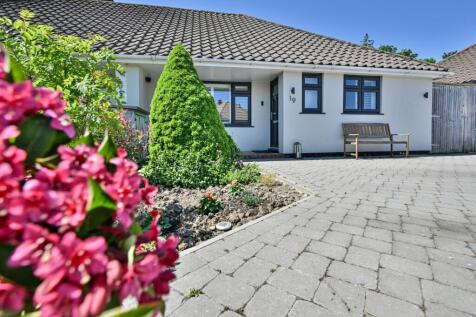 2 bedroom semi-detached bungalow for sale