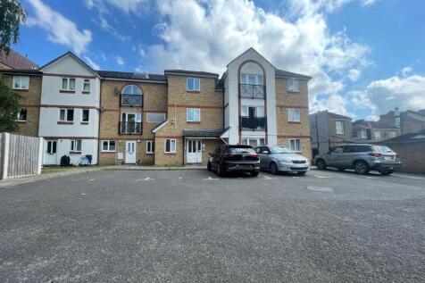 Enton Place, Hounslow TW3 2 bed apartment for sale