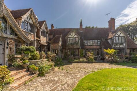 4 bedroom terraced house for sale