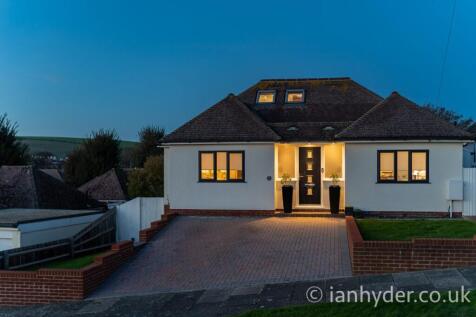 Mount Drive, Saltdean, Brighton BN2 4 bed detached house for sale