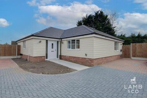 Castle Way, St. Osyth CO16 3 bed detached bungalow for sale
