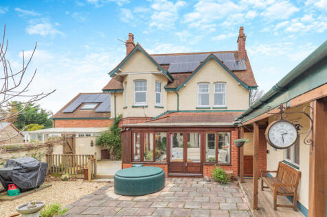 7 bedroom detached house for sale