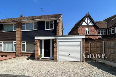 3 bedroom semi-detached house for sale