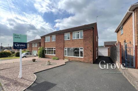 3 bedroom semi-detached house for sale